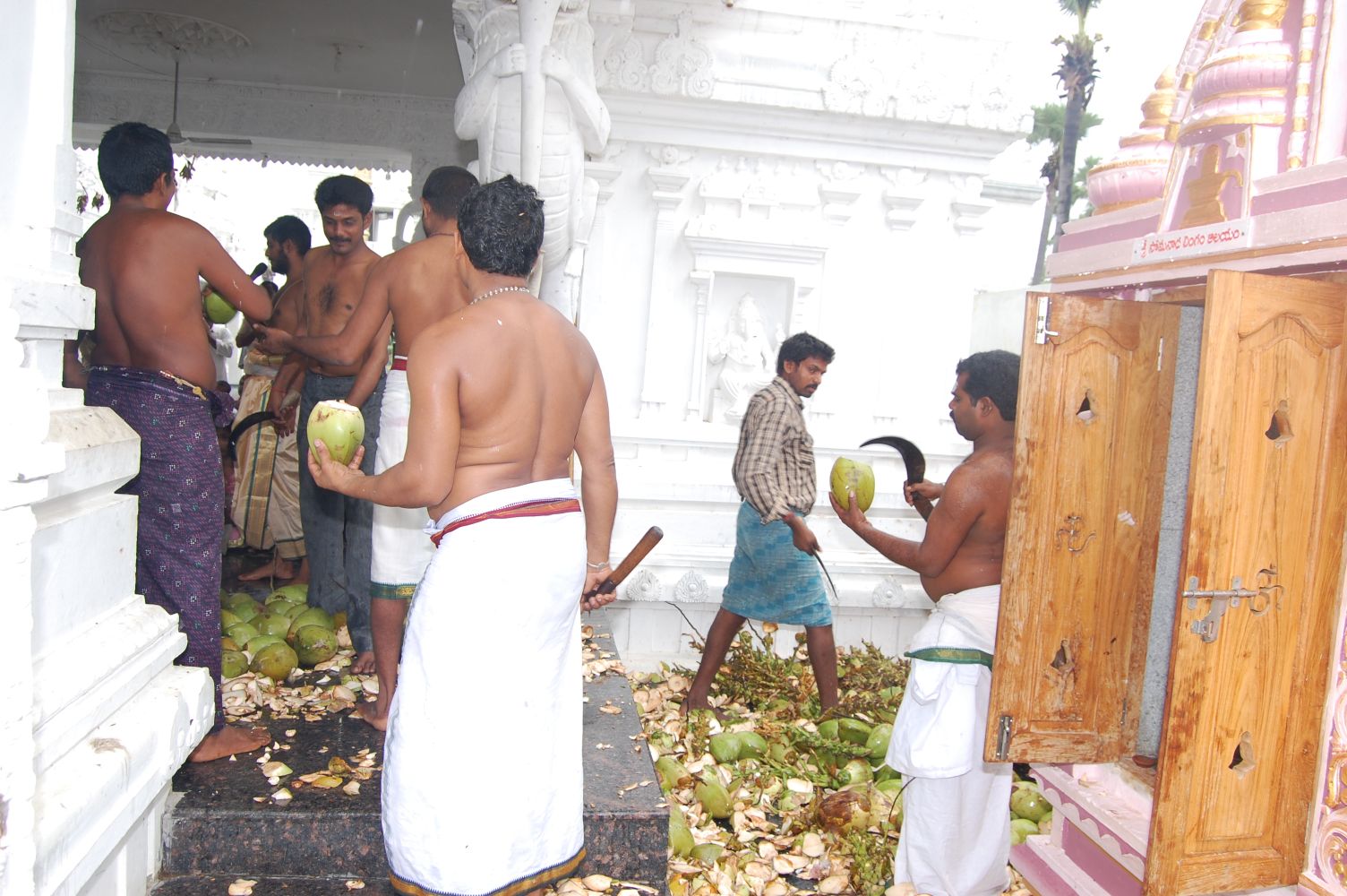 సహస్ర నారికేళాభిషేకం